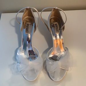 Badgley Mischka white peep toe heels
